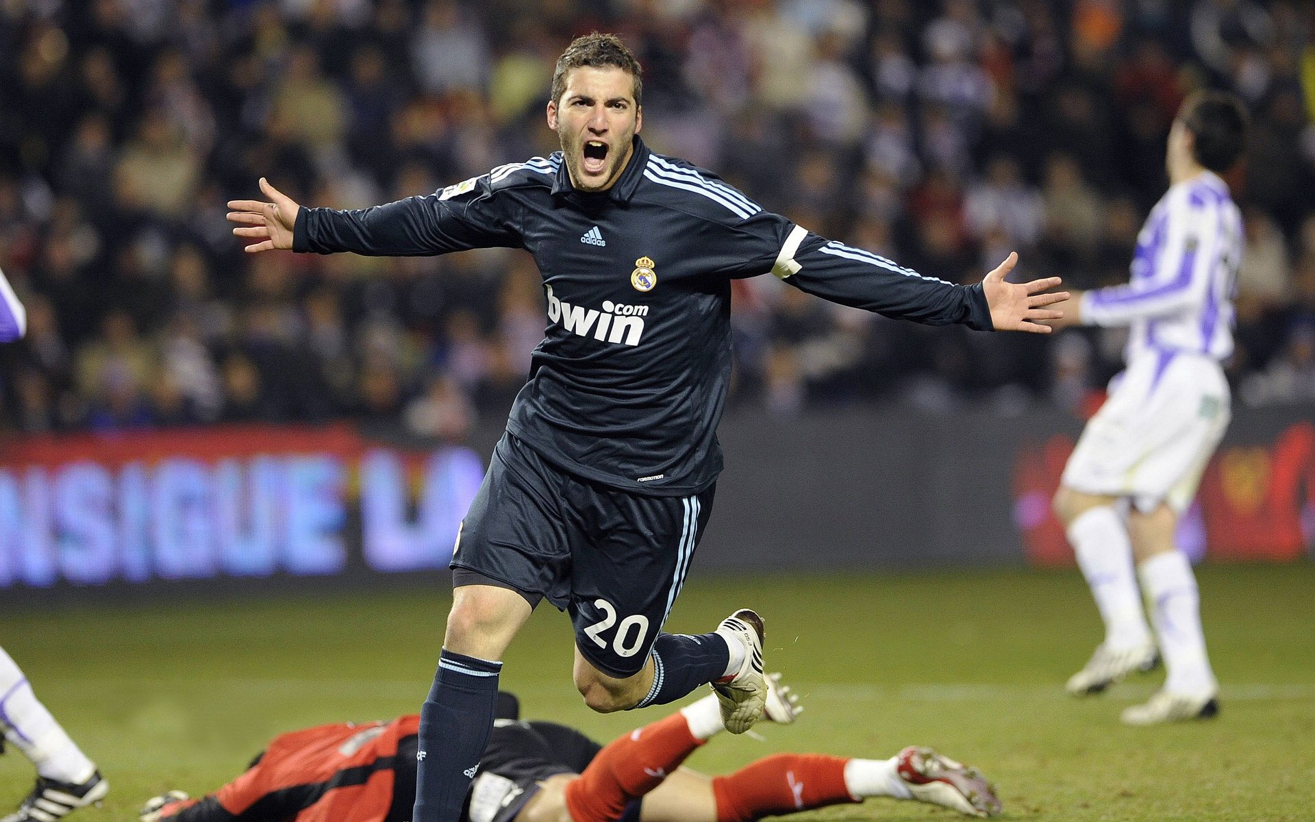 西甲国家德比之夜，武切维奇硬仗之王