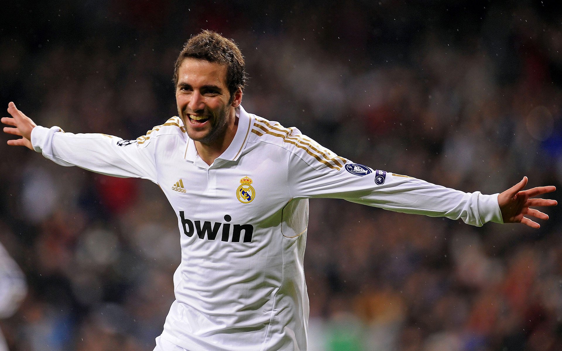 德甲争冠战之夜，奥亚尔萨瓦尔闪耀全场，贡献制胜表现